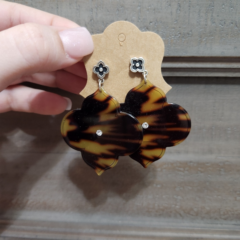 Tourtise Postdrop Earring